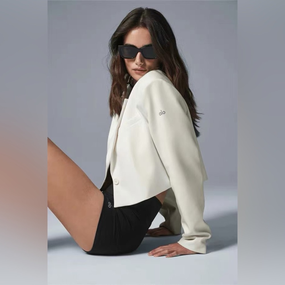ALO Yoga Cropped First Class Blazer Jacket 1 Button Collar Suit Ivory White M - Picture 2 of 9